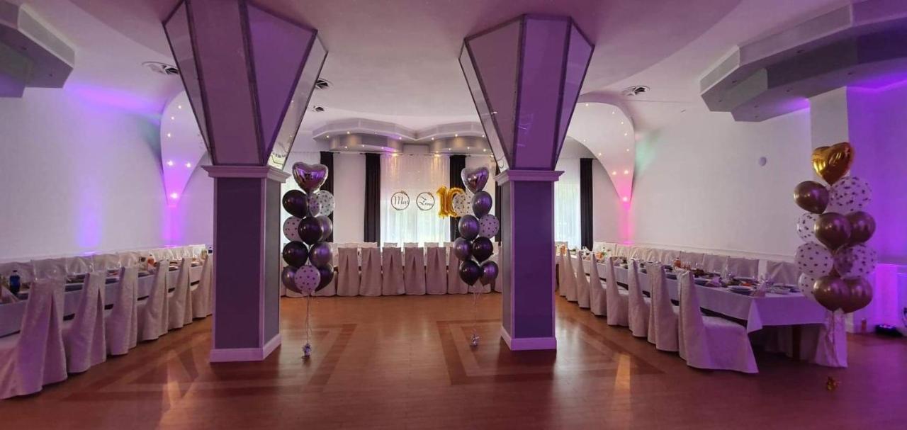 Hotel Leszczynski Konstantynow Lodzki Bagian luar foto