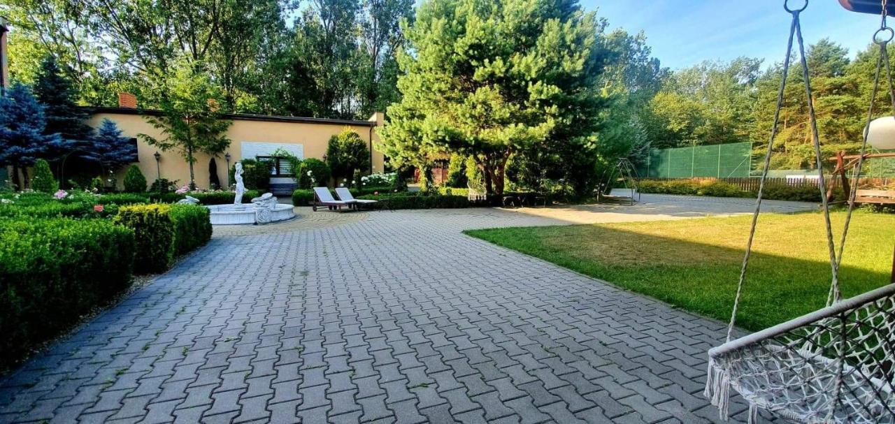 Hotel Leszczynski Konstantynow Lodzki Bagian luar foto